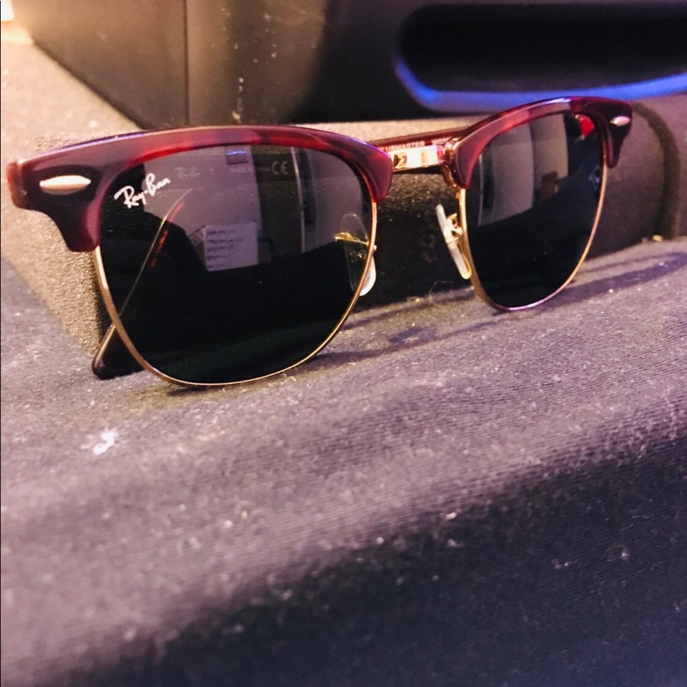 Women’s Raybands with case